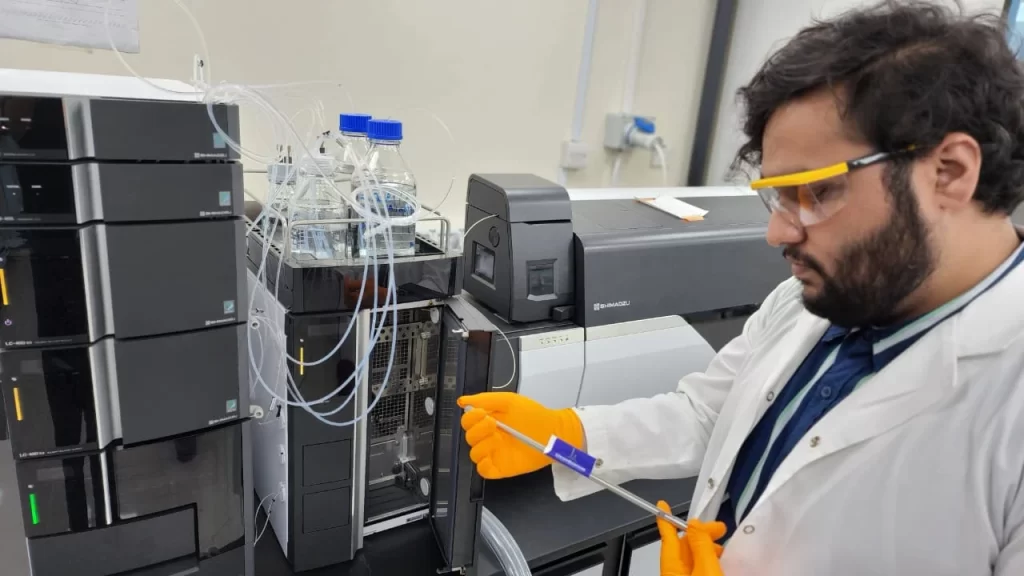 Man holding HPLC Column